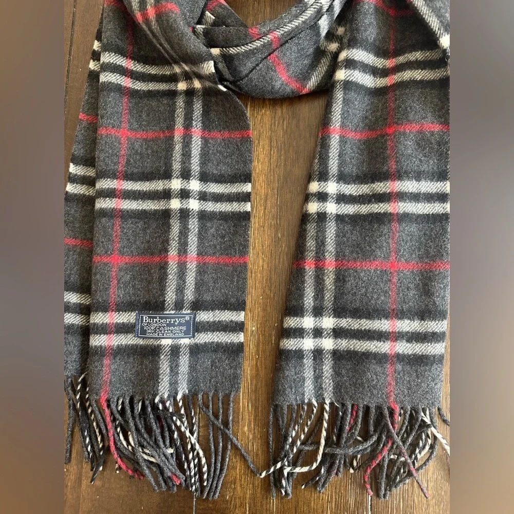 Vintage Burberry's cashmere scarf